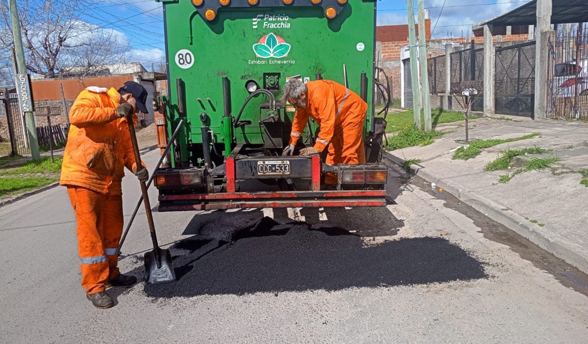 NUEVOS TRABAJOS DE BACHEO EN EL JAGÜEL