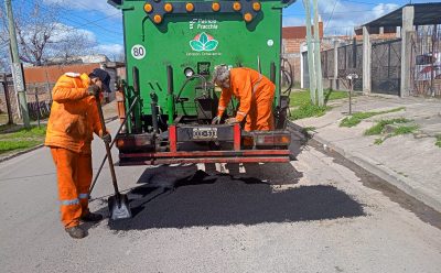NUEVOS TRABAJOS DE BACHEO EN EL JAGÜEL