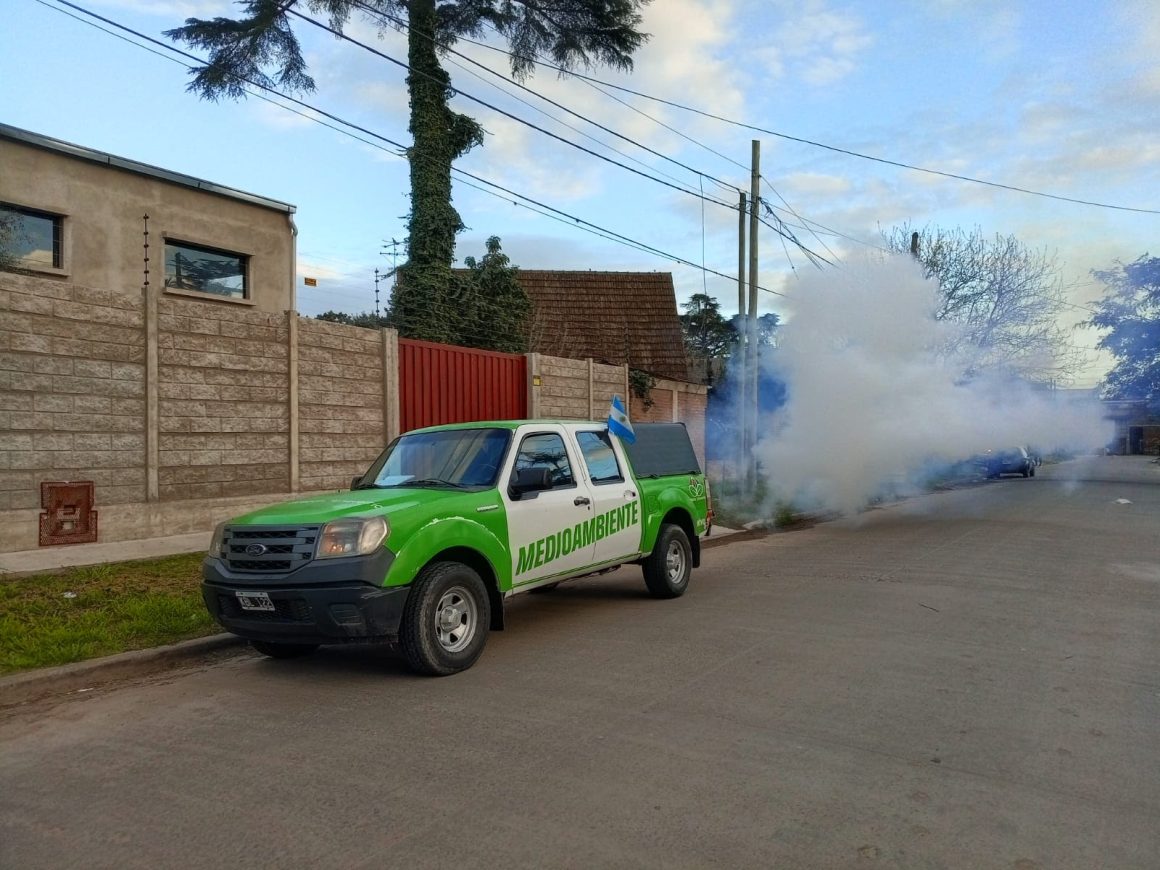 CONTINÚAN LAS TAREAS DE FUMIGACIÓN EN ESTEBAN ECHEVERRÍA