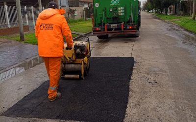 CONTINÚAN LOS TRABAJOS DE BACHEO EN DISTINTOS PUNTOS DE EL JAGÜEL
