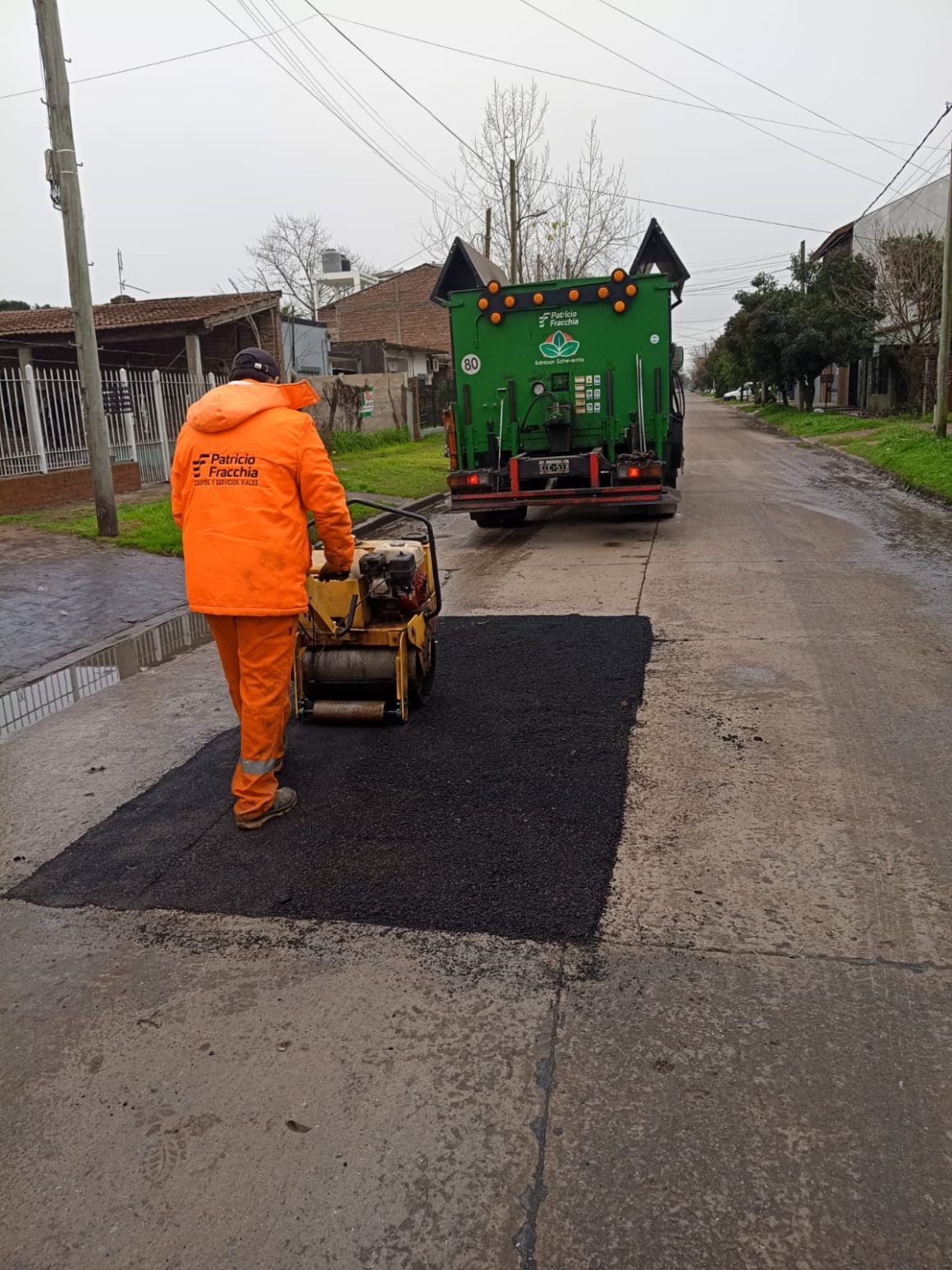 CONTINÚAN LOS TRABAJOS DE BACHEO EN DISTINTOS PUNTOS DE EL JAGÜEL