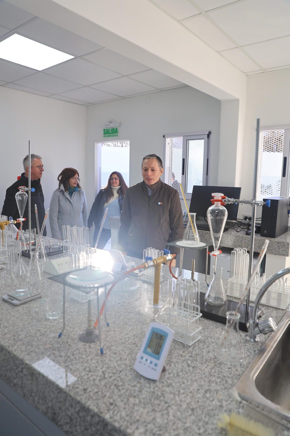 FERNANDO GRAY INAUGURÓ EL LABORATORIO Y LOS NÚCLEOS SANITARIOS DE LA ESCUELA PRIMARIA N° 1 DE MONTE GRANDE