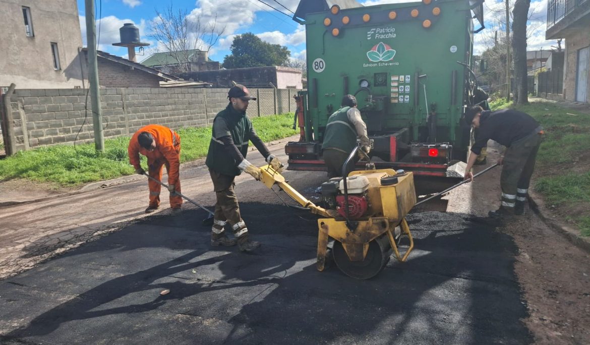 NUEVOS TRABAJOS DE BACHEO EN EL JAGÜEL