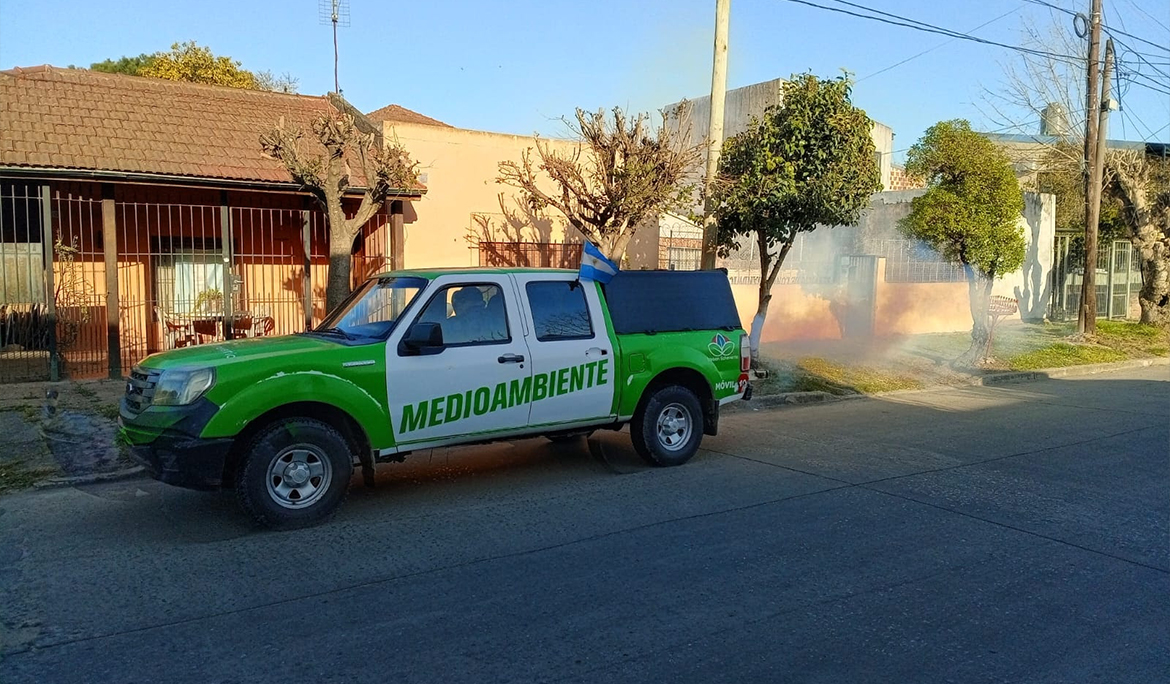 CONTINÚAN LOS OPERATIVOS DE FUMIGACIÓN EN EL DISTRITO