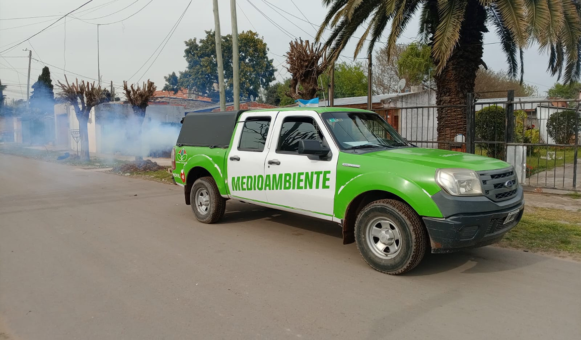 CONTINÚAN LOS OPERATIVOS DE FUMIGACIÓN EN EL DISTRITO