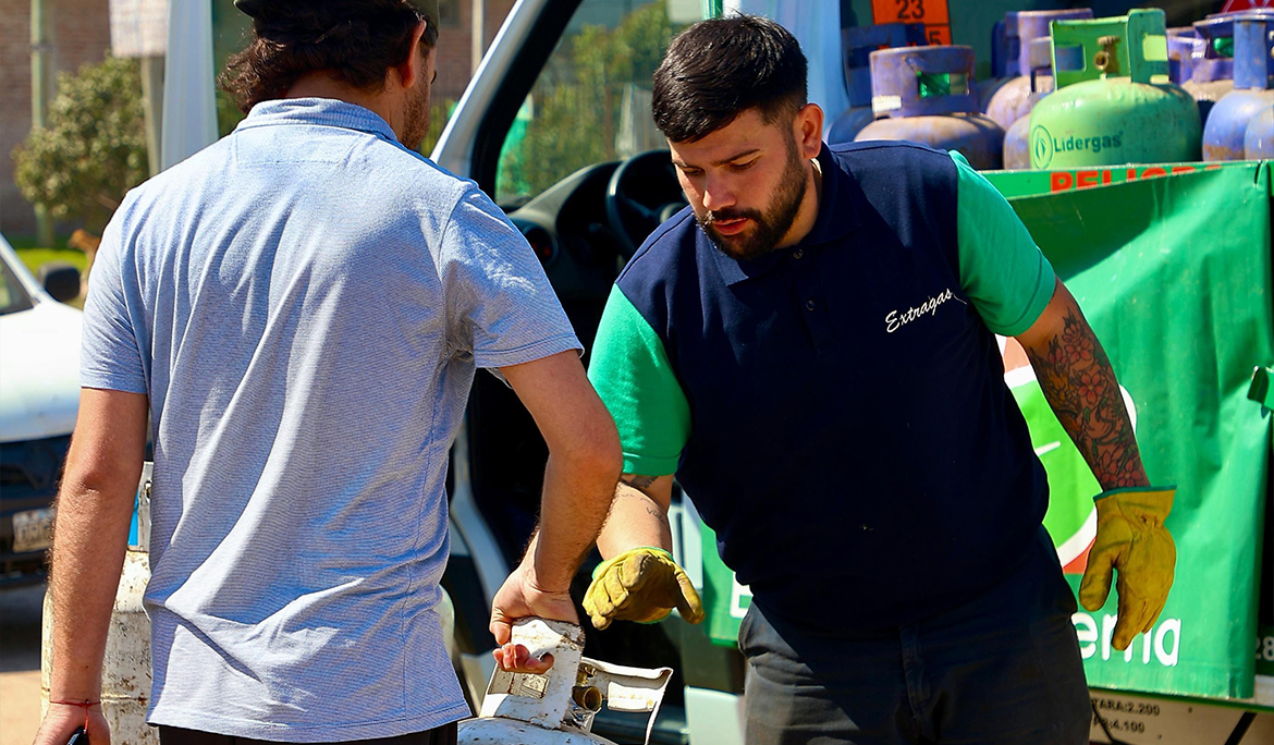 NUEVO OPERATIVO DE RECARGA DE GARRAFAS A PRECIO SOCIAL EN MONTE GRANDE SUR