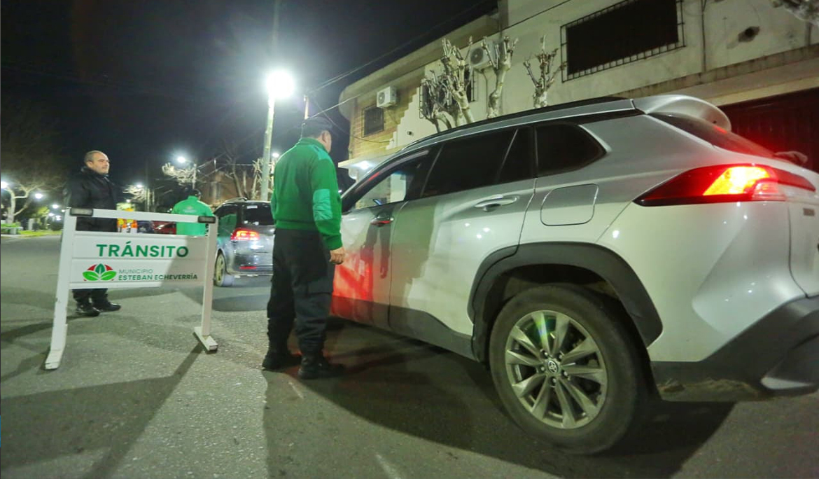 OPERATIVOS DE SEGURIDAD Y CONTROL VEHICULAR EN MONTE GRANDE Y 9 DE ABRIL