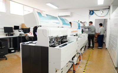 AVANZA LA MODERNIZACIÓN DEL LABORATORIO DEL HOSPITAL SANTAMARINA