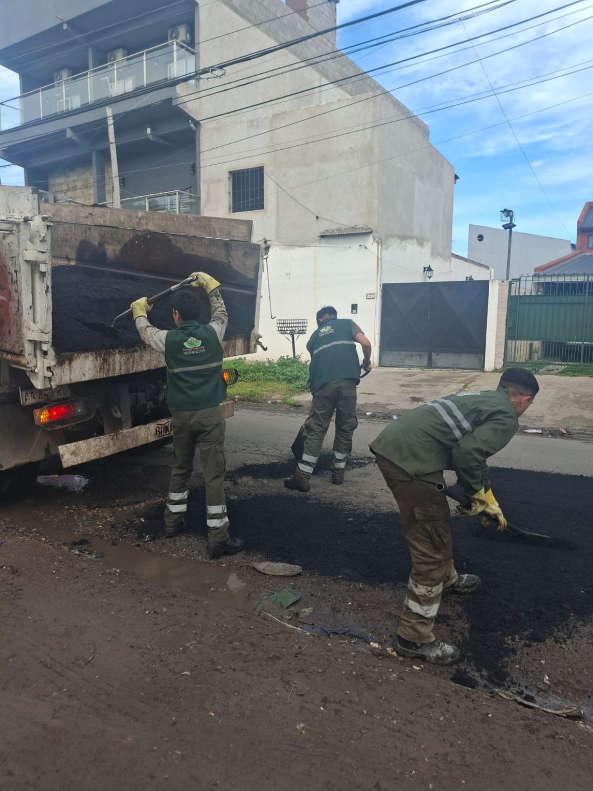 SIGUEN ADELANTE LOS TRABAJOS DE BACHEO EN MONTE GRANDE