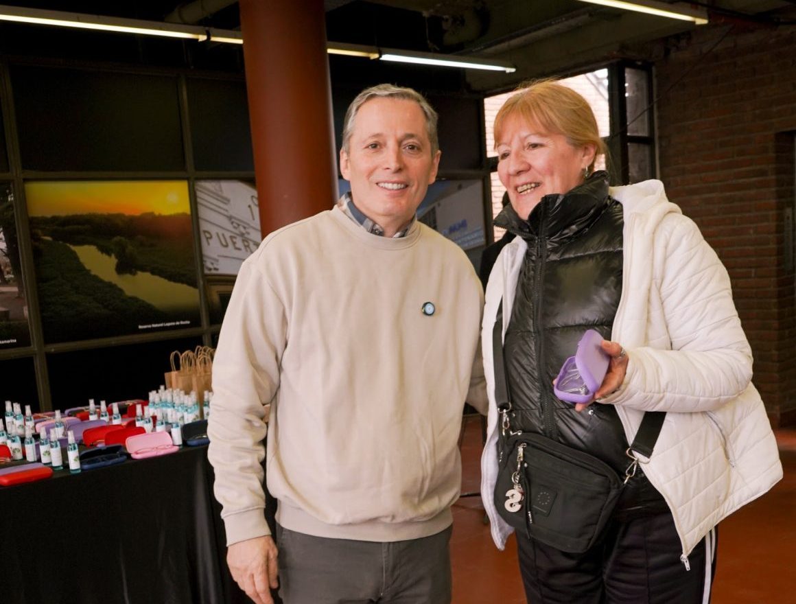 FERNANDO GRAY ENTREGÓ 118 PARES DE LENTES DENTRO DEL PROGRAMA OFTALMOLÓGICO SOCIAL