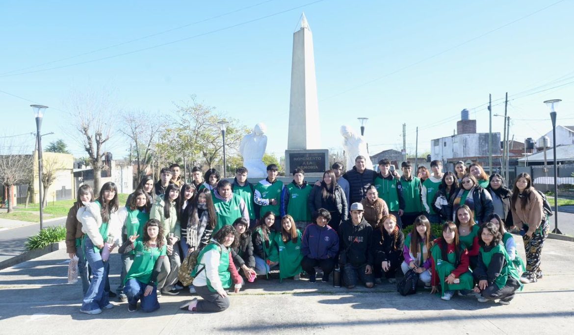 ESTUDIANTES DE ESCUELAS SECUNDARIAS PARTICIPARON DEL PROGRAMA ECHEVERRÍA CONSTRUYE MEMORIA