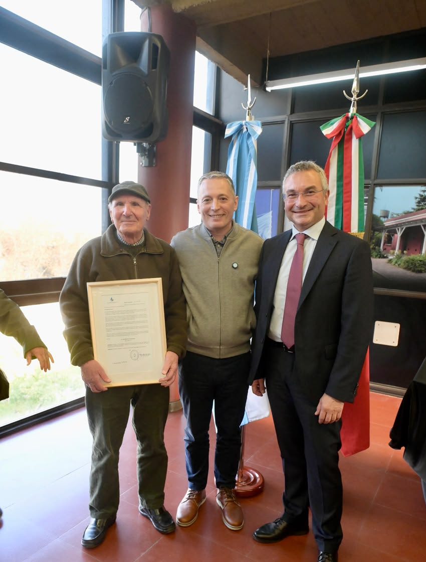 FERNANDO GRAY ENTREGÓ DECRETOS DE RECONOCIMIENTO A INTEGRANTES DESTACADOS DE LA COLECTIVIDAD ITALIANA