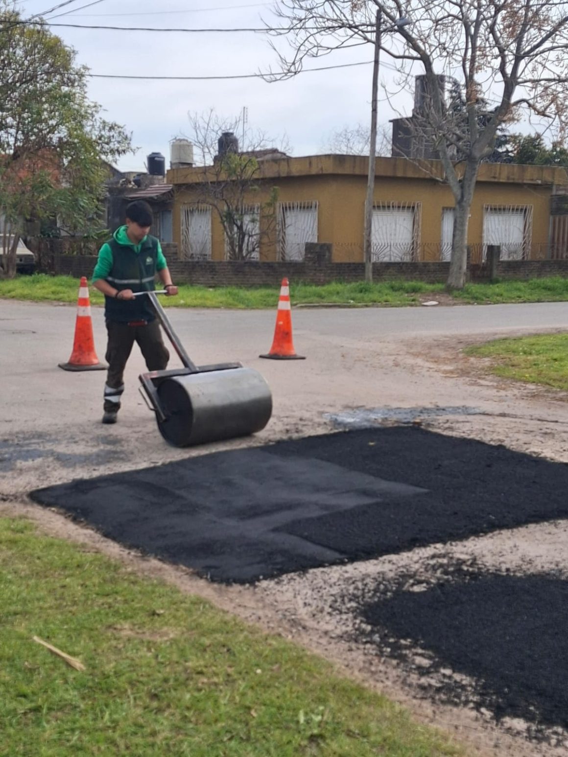 NUEVAS TAREAS DE BACHEO EN CALLES DE LUIS GUILLÓN