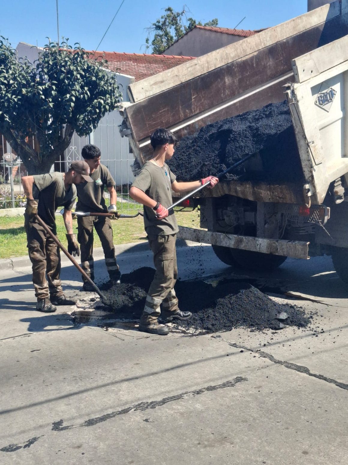 NUEVAS OBRAS DE BACHEO EN LUIS GUILLÓN