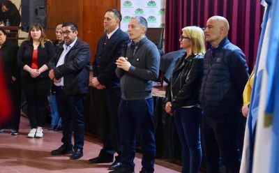 FERNANDO GRAY PARTICIPÓ DEL ACTO DE IMPOSICIÓN DEL NOMBRE DEL CENS N° 451 DE MONTE GRANDE