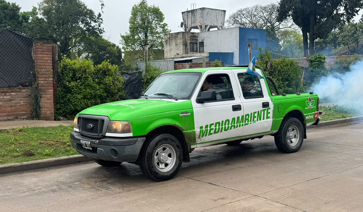 CONTINÚAN LAS TAREAS DE FUMIGACIÓN EN ESTEBAN ECHEVERRÍA