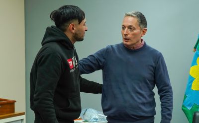 FERNANDO GRAY ENTREGÓ UNA PRÓTESIS PARA FACILITAR LA MOVILIDAD DE UN VECINO DEL DISTRITO