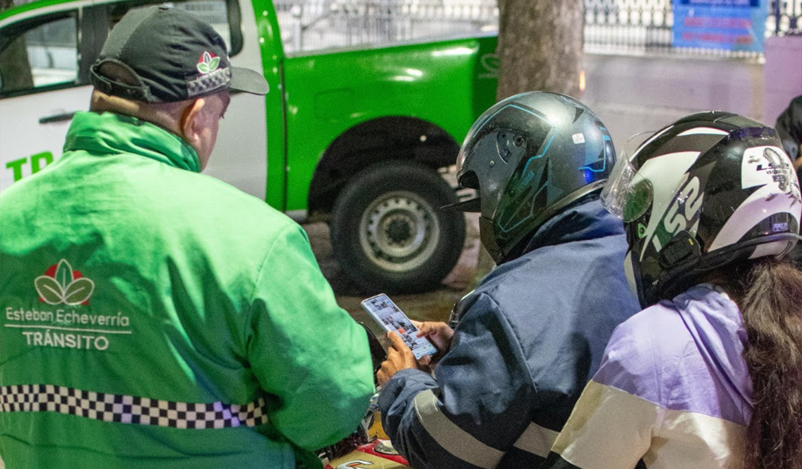 OPERATIVOS DE SEGURIDAD Y CONTROL VEHICULAR EN LAS PLAZAS DE MONTE GRANDE