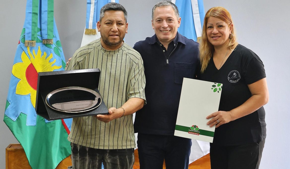 FERNANDO GRAY SE REUNIÓ CON REPRESENTANTES DE LA IGLESIA EL RENUEVO