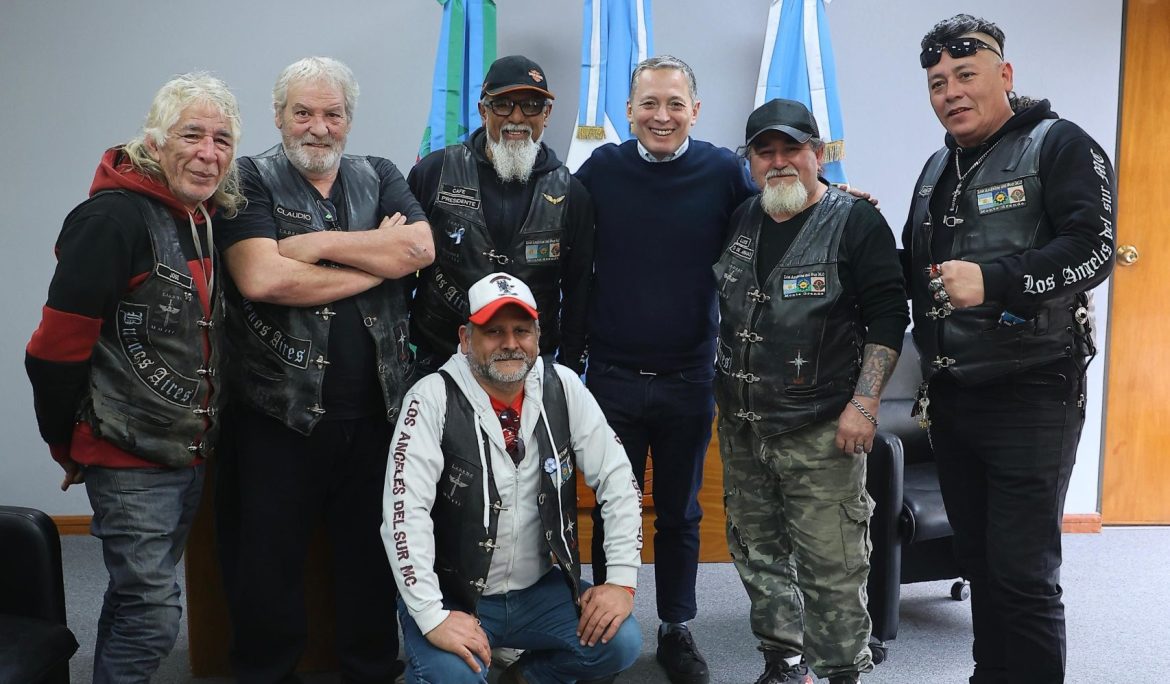 FERNANDO GRAY RECIBIÓ A INTEGRANTES DEL CENTRO CULTURAL LOS ÁNGELES DEL SUR MOTO CLUB