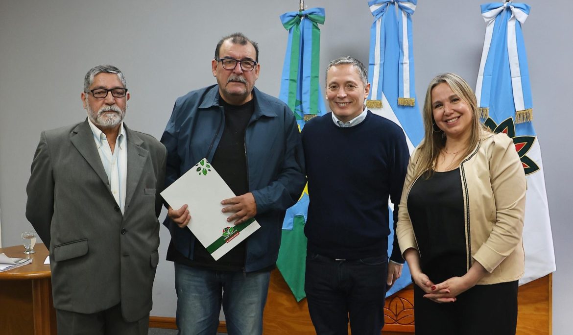 FERNANDO GRAY SE REUNIÓ CON REPRESENTANTES DEL CENTRO DE RESIDENTES CHILENOS ARTURO PRAT