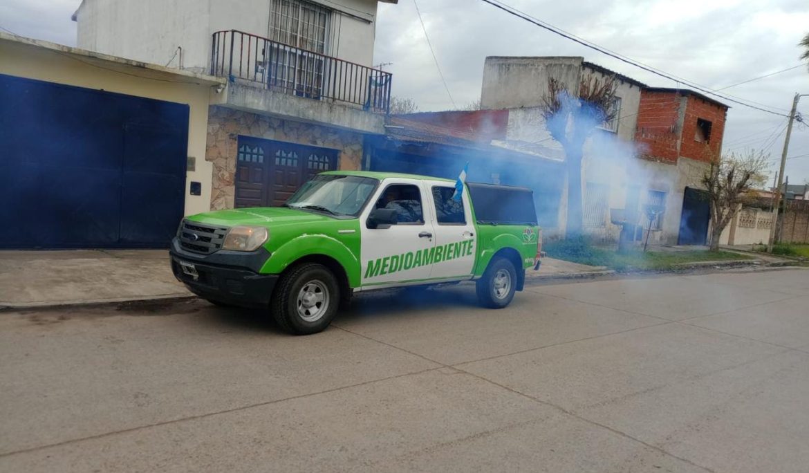 CONTINÚAN LOS OPERATIVOS DE FUMIGACIÓN EN EL DISTRITO