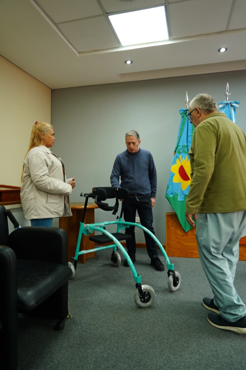 FERNANDO GRAY LE BRINDÓ ASISTENCIA A UN VECINO DE MONTE GRANDE QUE ATRAVIESA UN GRAVE PROBLEMA DE SALUD