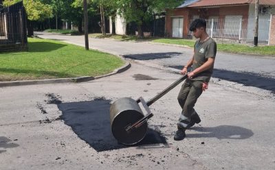 EL JAGÜEL: CONTINÚAN LOS TRABAJOS DE BACHEO EN CALLES Y AVENIDAS