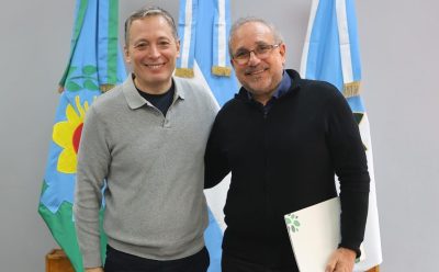 INVERTÍ EN ESTEBAN ECHEVERRÍA: FERNANDO GRAY LE ENTREGÓ EL DECRETO DE PROMOCIÓN INDUSTRIAL A LA EMPRESA EXTRA POWER S.A.