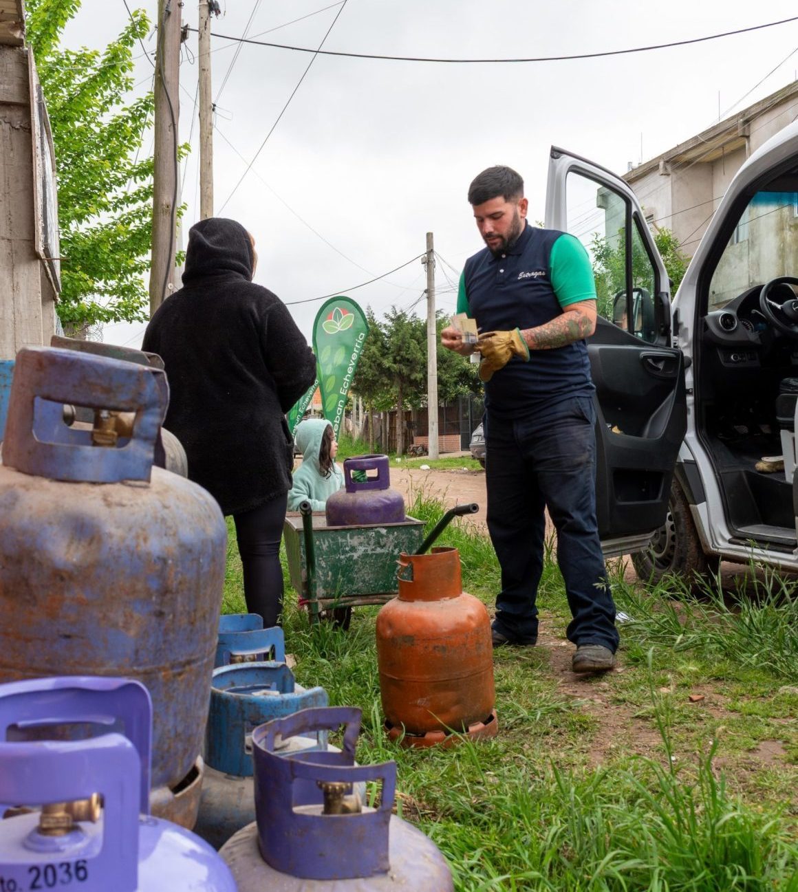 MONTE GRANDE SUR: OPERATIVO DE RECARGA DE GARRAFAS A PRECIO ACCESIBLE