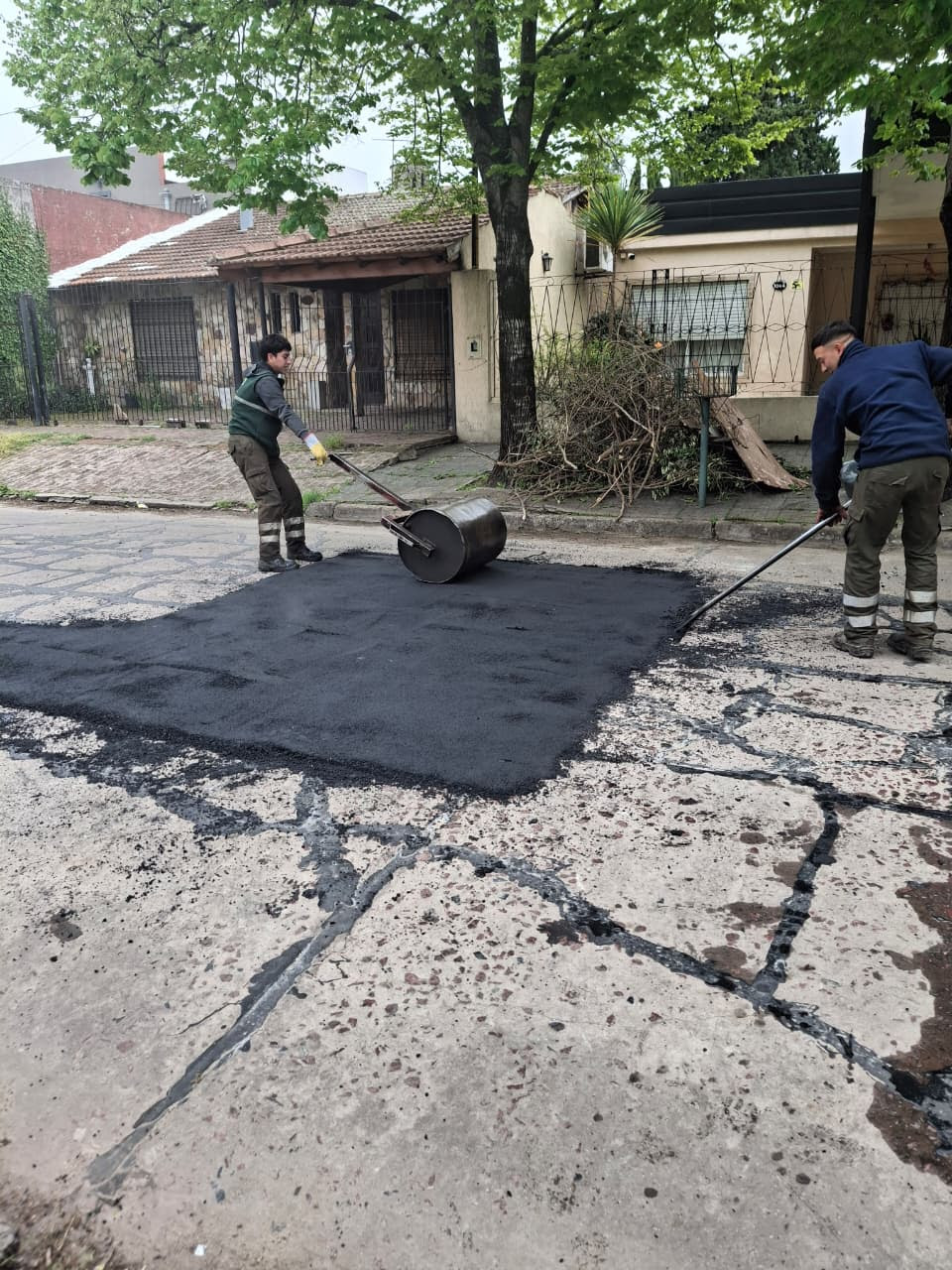 NUEVAS OBRAS DE BACHEO EN MONTE GRANDE