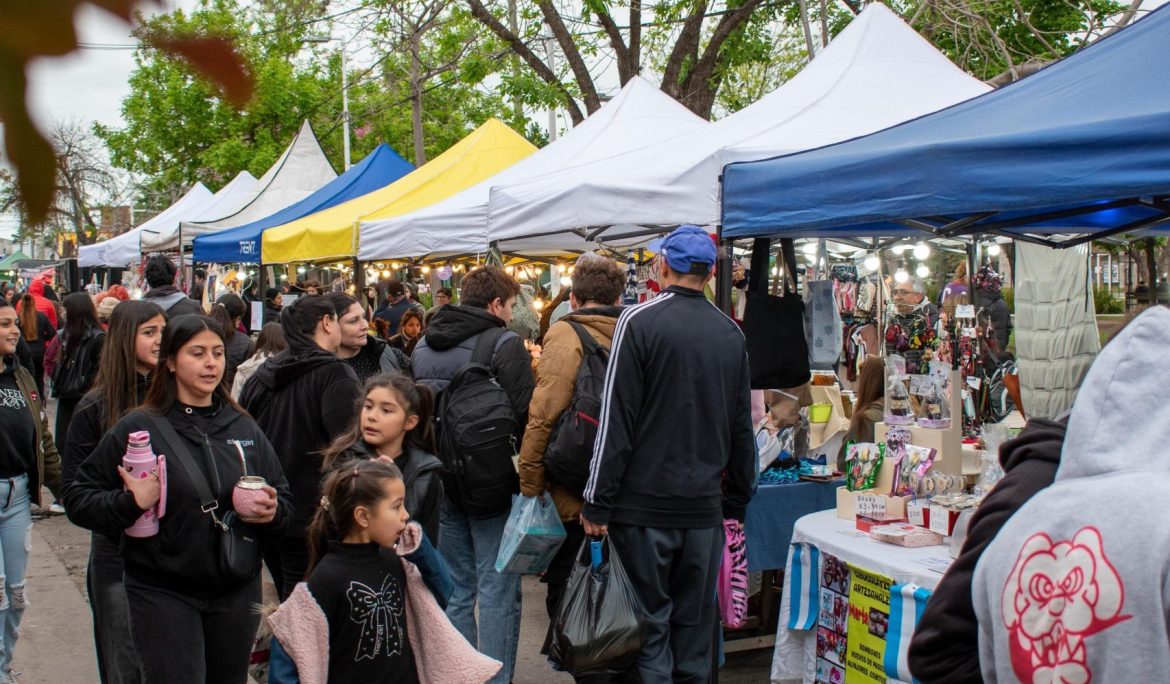 9 DE ABRIL Y EL JAGÜEL: SE REALIZARON LOS PASEOS DE COMPRAS PEATONALES