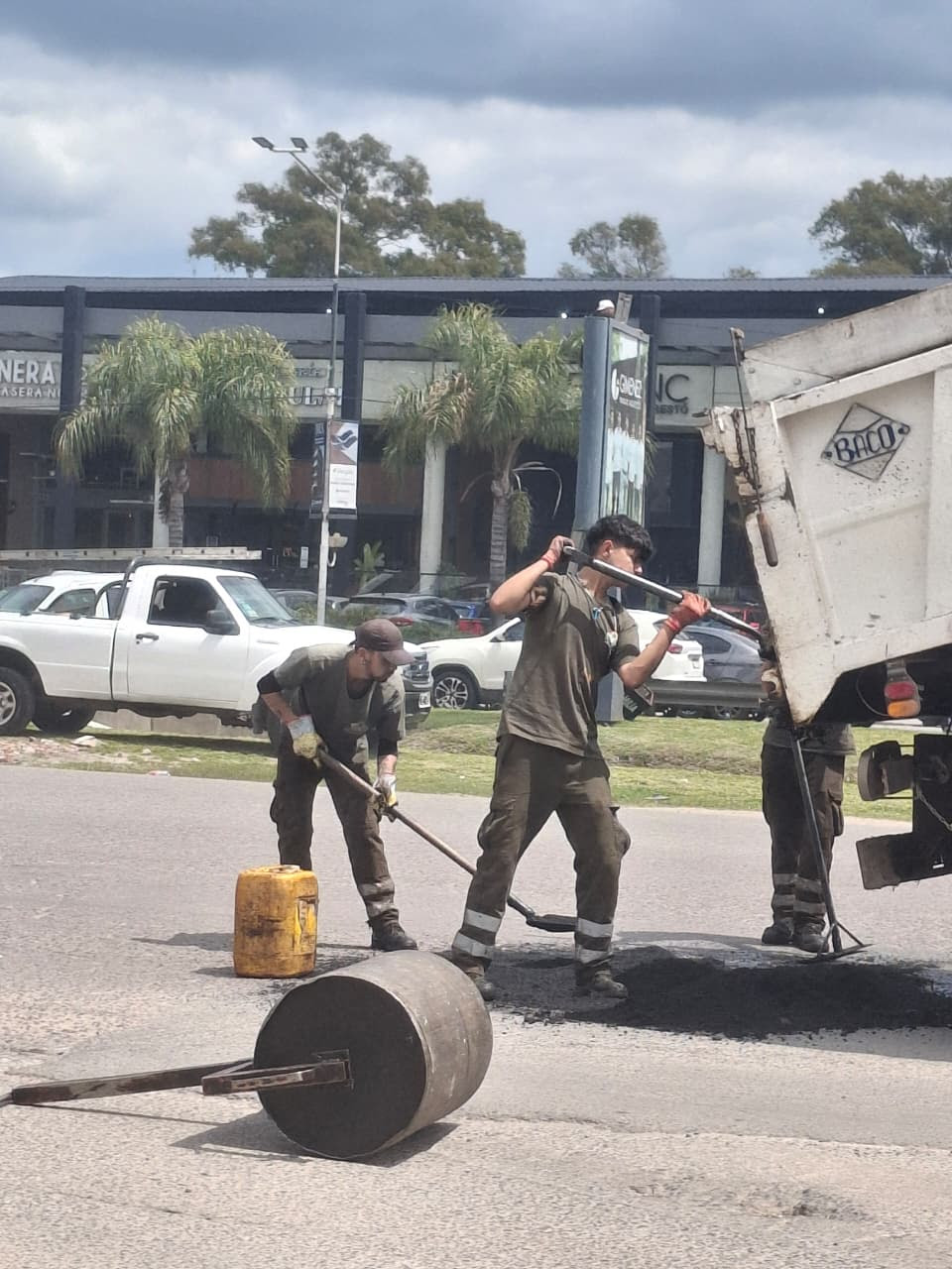 NUEVOS TRABAJOS DE BACHEO SOBRE LA RUTA 58, EN CANNING