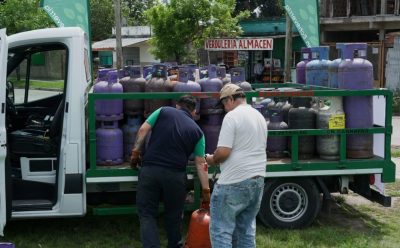 EL MUNICIPIO REALIZÓ UN NUEVO OPERATIVO DE RECARGA DE GARRAFAS EN LUIS GUILLÓN